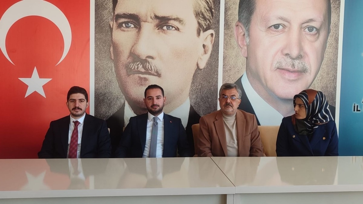 Çadır’dan Tutdere sorusu üzerine açıklama: ‘Adıyaman’a hizmet için aynı karede yer alınabilir’  - Videolu Haber