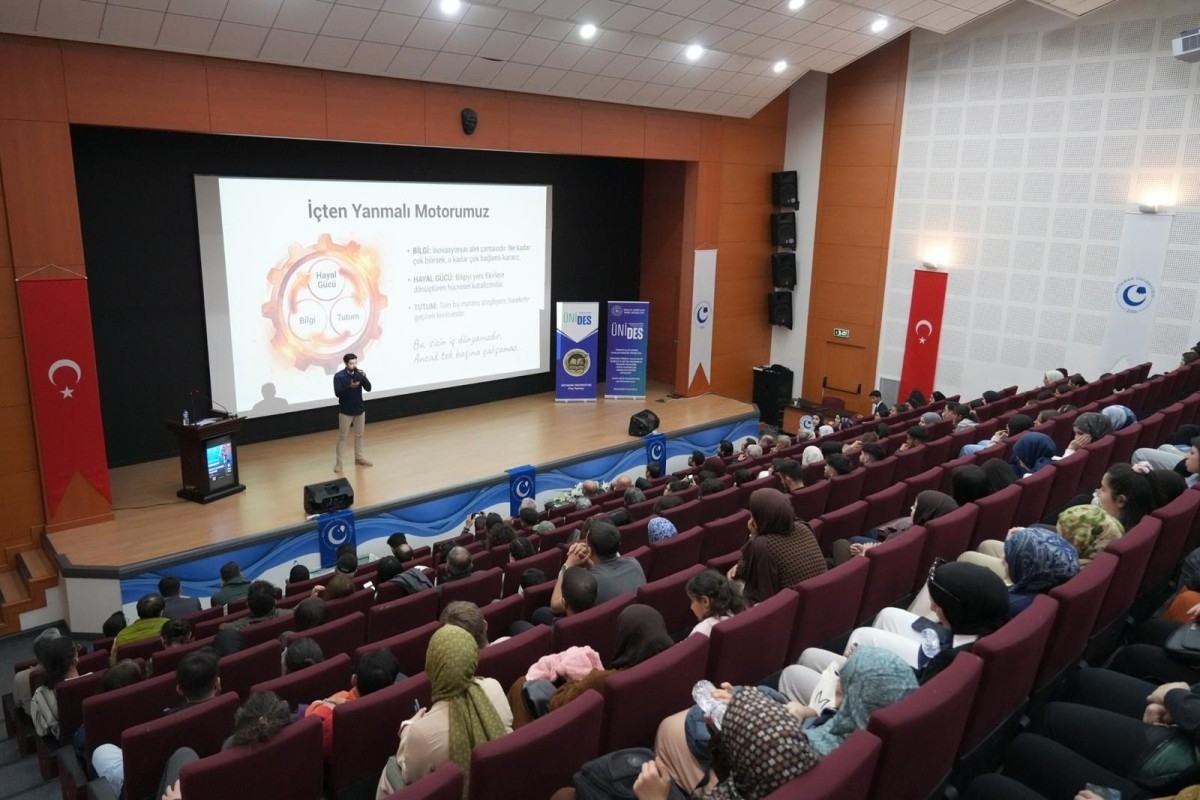 ADYÜ'de &Prime;Bilimde ve Sanatta Yaratıcılık&Prime; konulu konferans düzenlendi