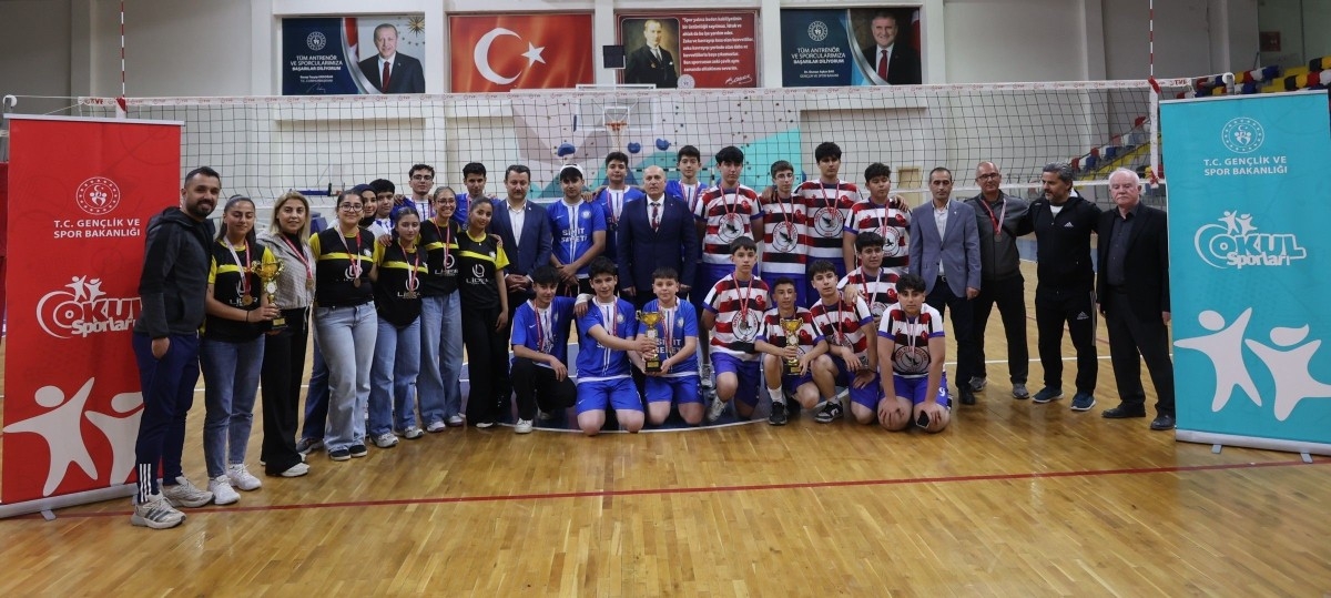 Adıyaman’da okullar arası voleybol Müsabakaları büyük bir coşku ve heyecanla tamamlandı